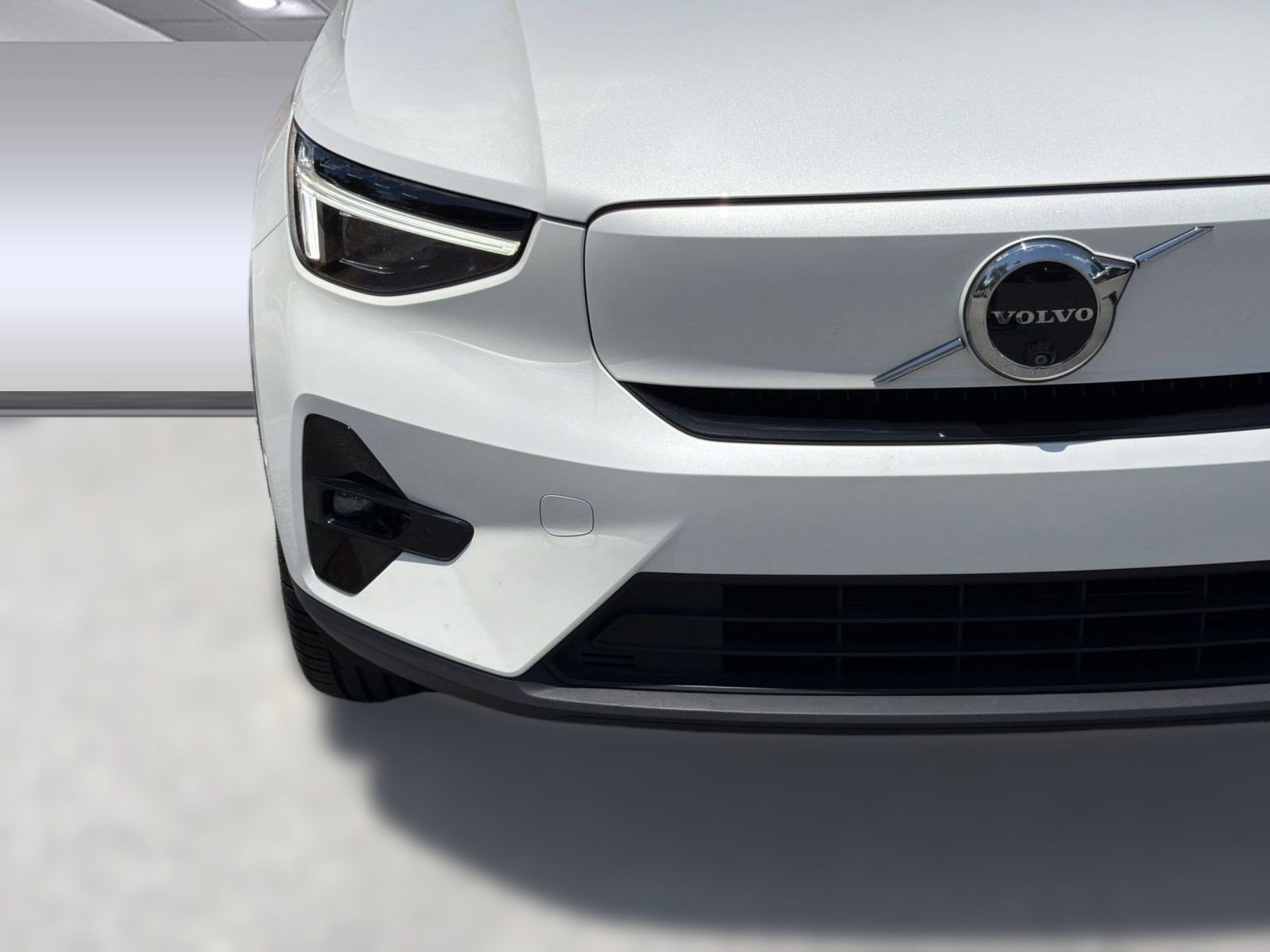 Certified 2024 Volvo C40 P8 Recharge Ultimate w/ Protection Package Premier RWD image 28
