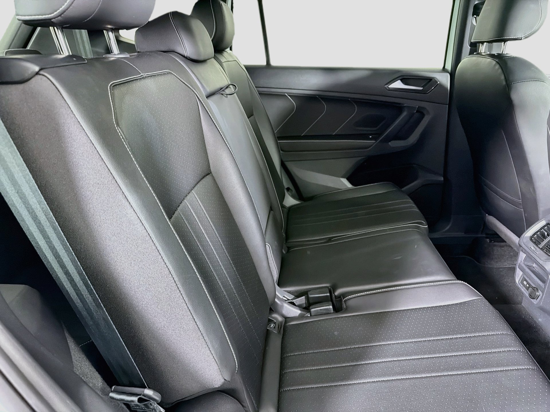 Certified 2023 Volkswagen Tiguan SE R-Line FWD image 26