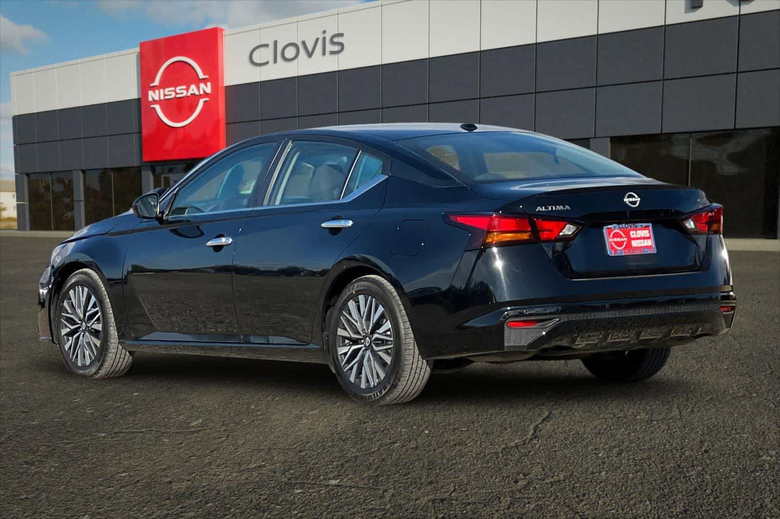 Used 2024 Nissan Altima 2.5 SV FWD image 7