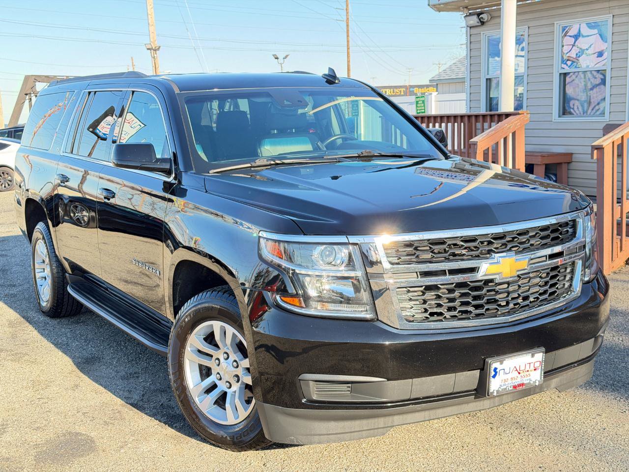 Used 2020 Chevrolet Suburban LT image 2