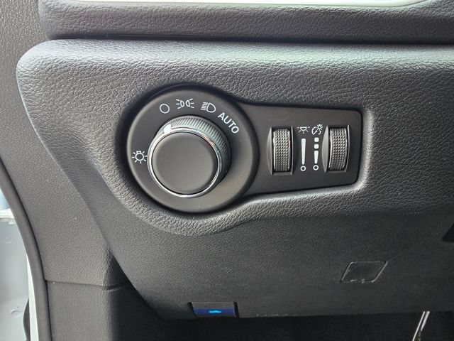 New 2027 Chrysler Pacifica LX FWD image 11