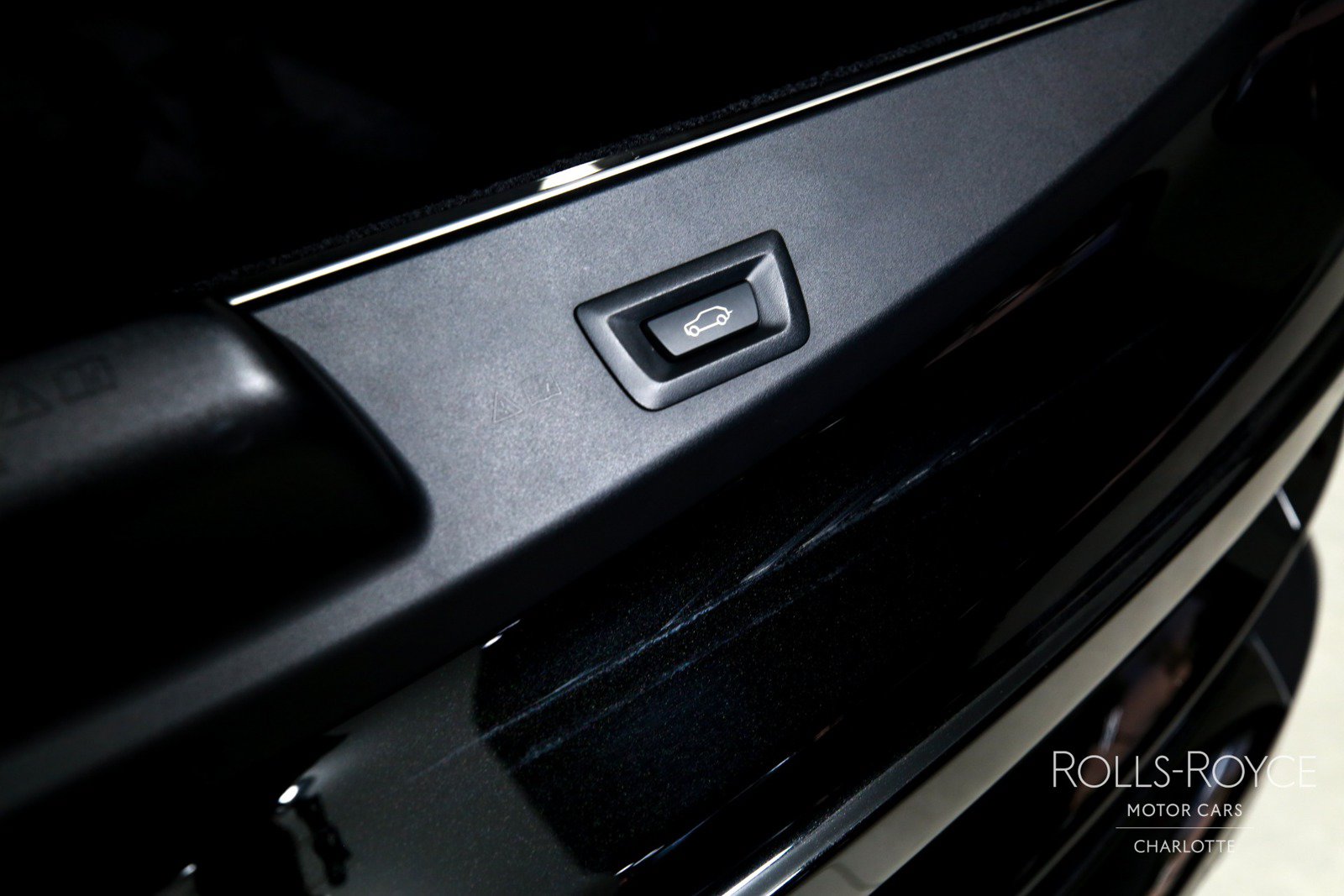 Used 2021 Rolls-Royce Cullinan Black Badge AWD/4WD image 29