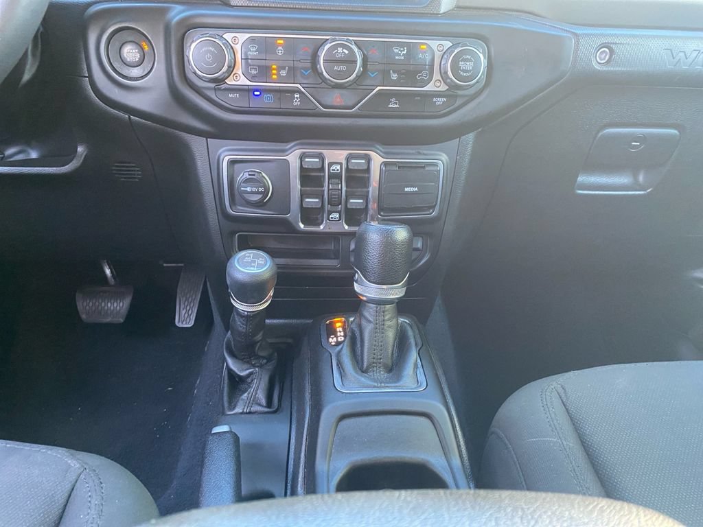 Used 2023 Jeep Wrangler Unlimited w/ Sun & Screen Package AWD/4WD image 11