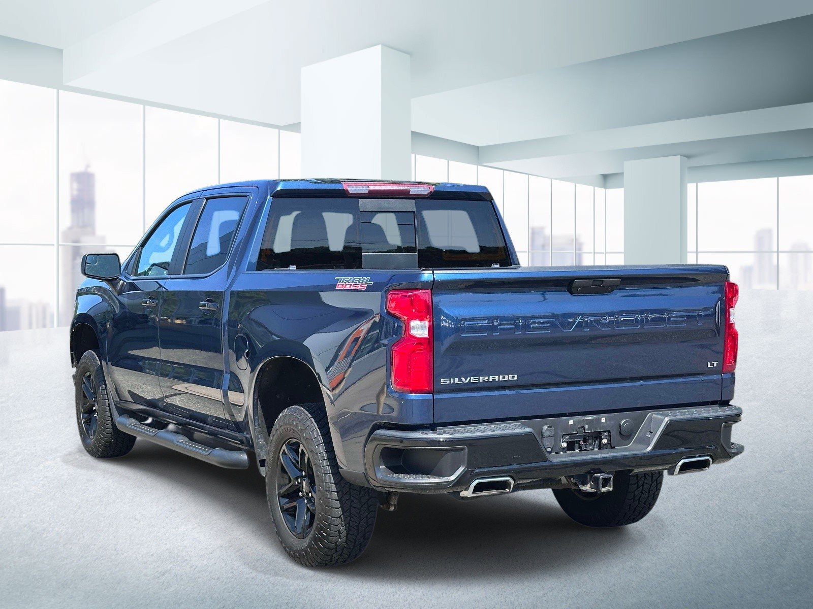Used 2021 Chevrolet Silverado 1500 LT Trail Boss w/ Convenience Package II AWD/4WD image 3