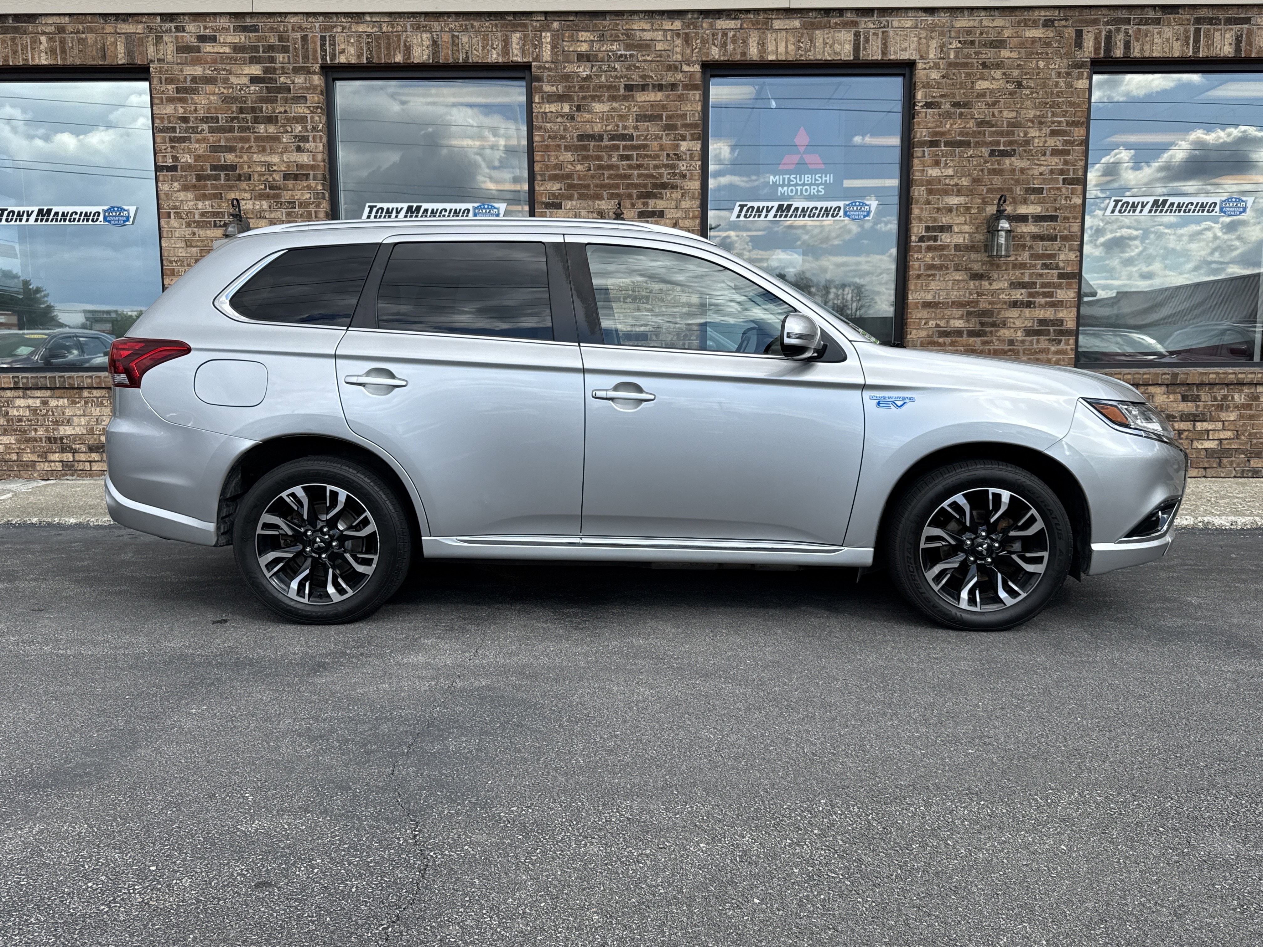 Used 2018 Mitsubishi Outlander SEL AWD/4WD image 6