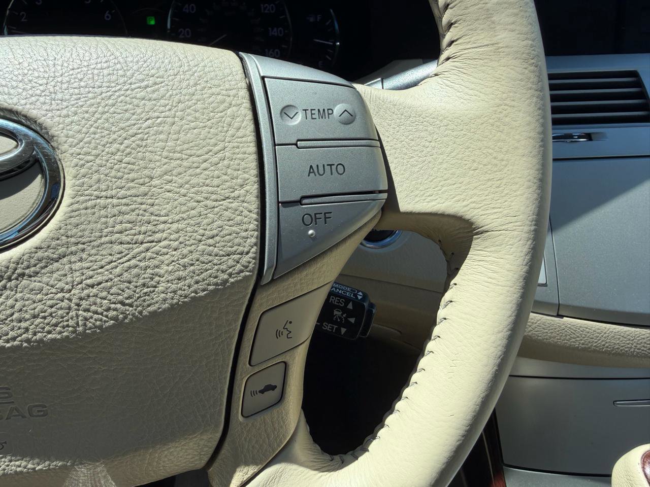 Used 2010 Toyota Avalon XL FWD image 26