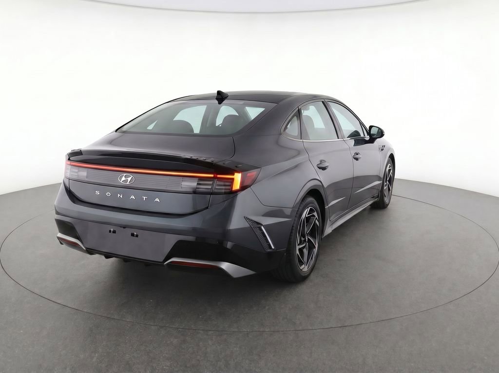 Used 2025 Hyundai Sonata SEL FWD image 4