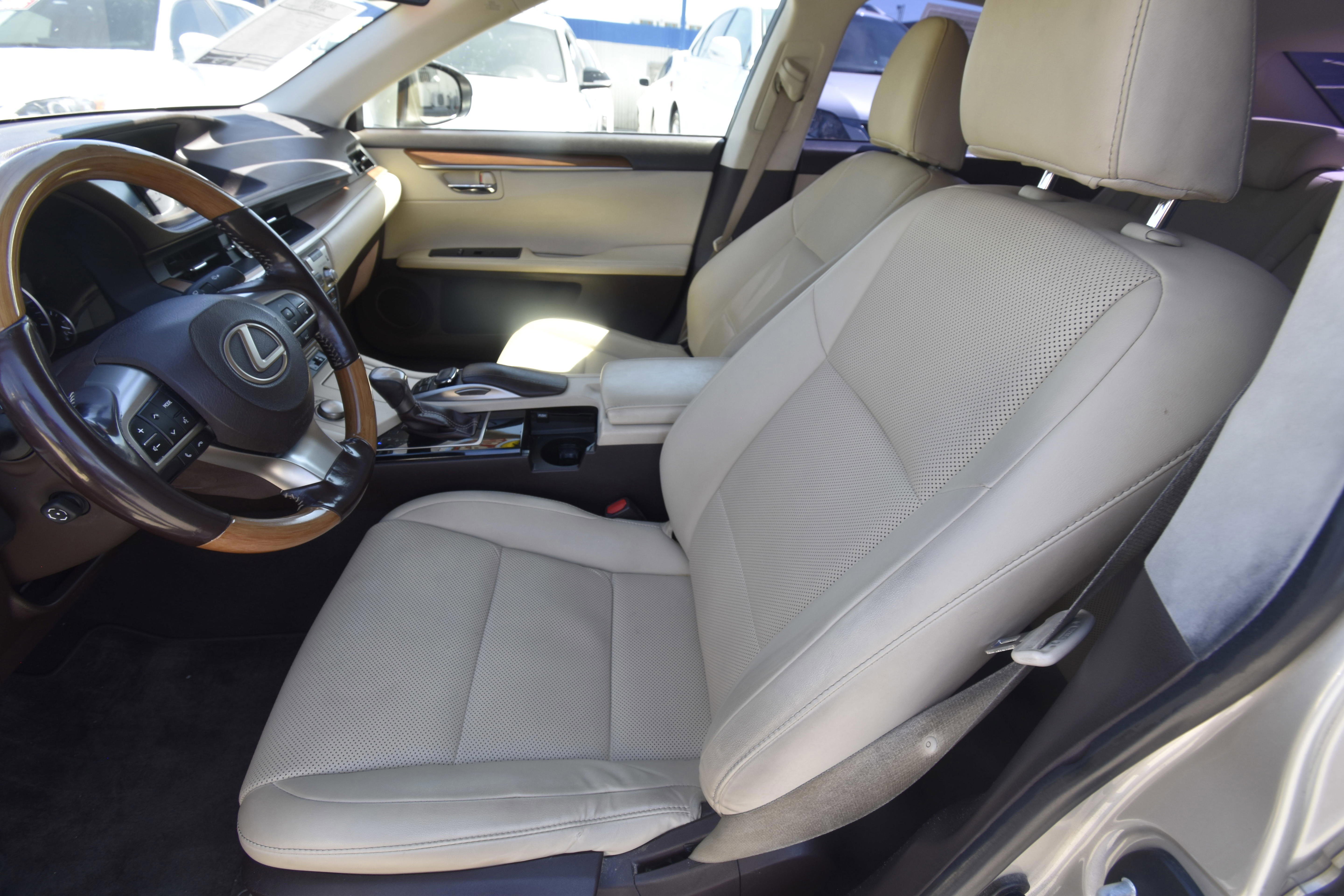 Used 2018 Lexus ES 300h w/ Navigation Package FWD image 9