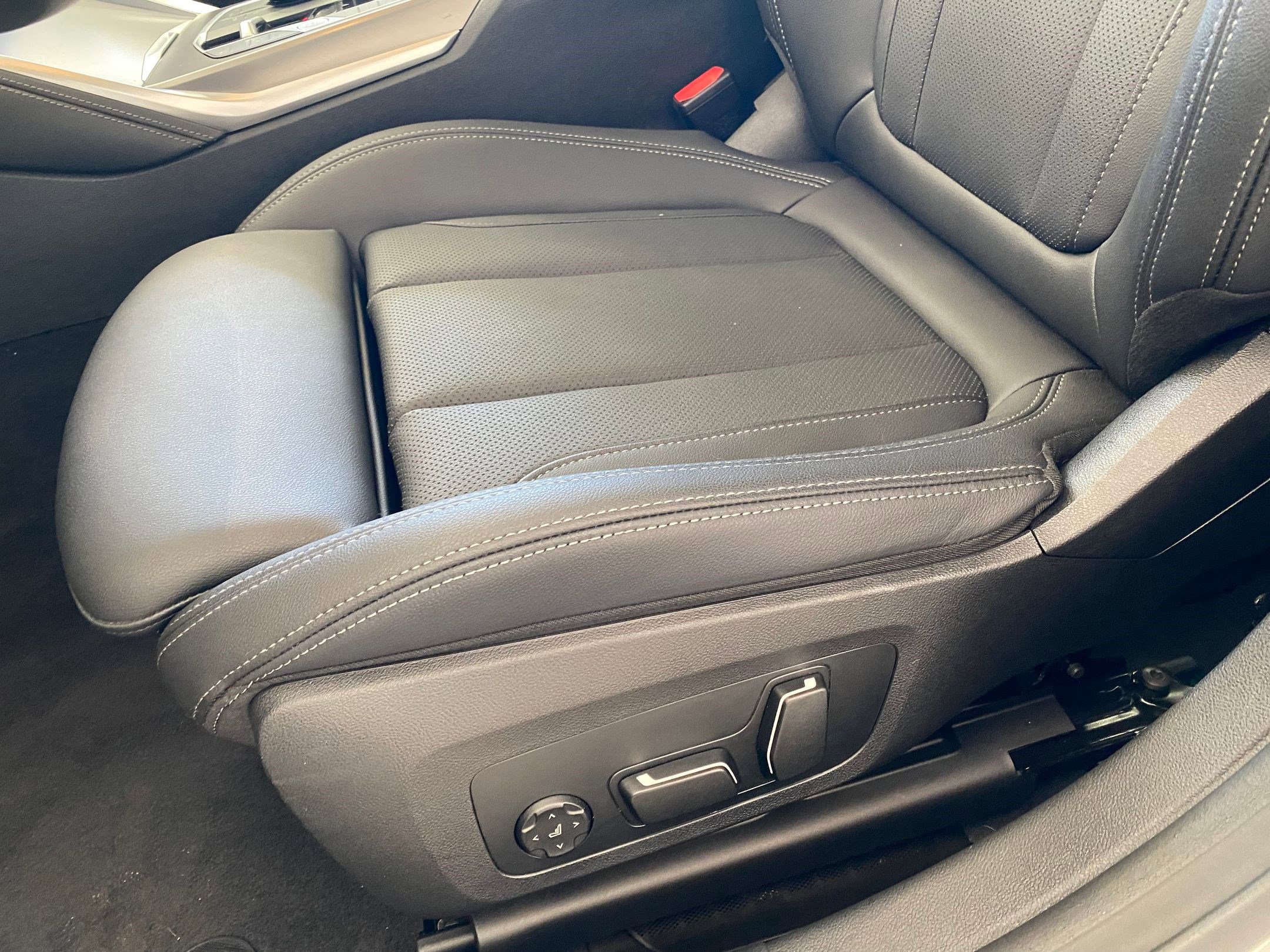 Certified 2025 BMW 430i xDrive w/ M Sport Package image 13