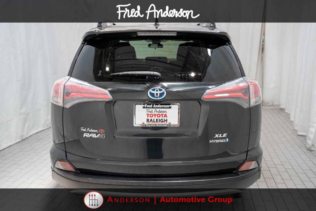Used 2018 Toyota RAV4 XLE AWD/4WD image 4
