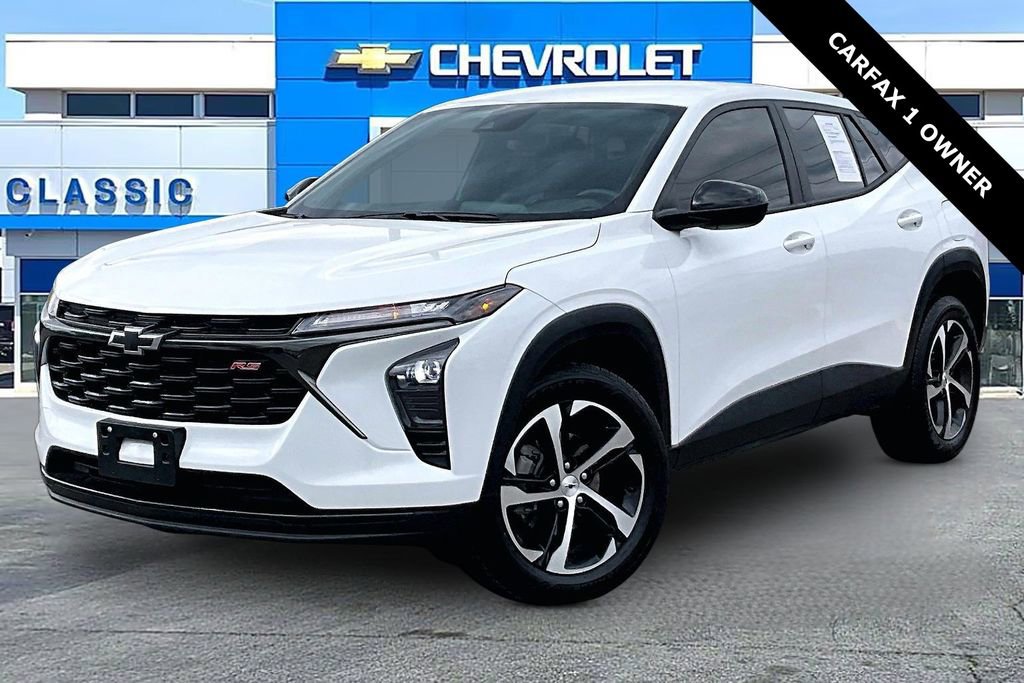 Used 2024 Chevrolet Trax RS image 3