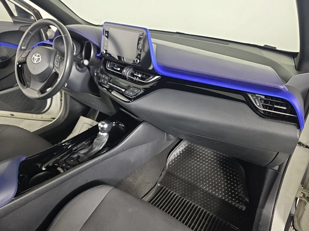 Used 2020 Toyota C-HR XLE FWD image 33