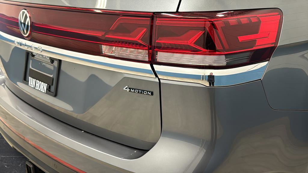 Used 2025 Volkswagen Atlas SE image 37