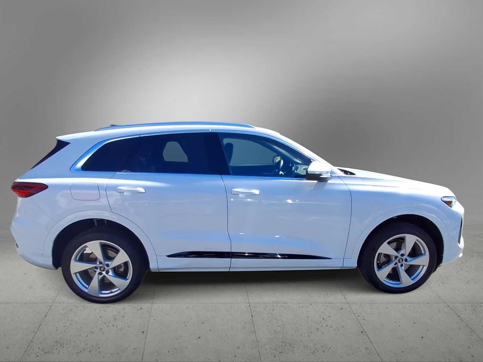 Certified 2025 Audi Q5 Premium w/ Premium Plus AWD/4WD image 9