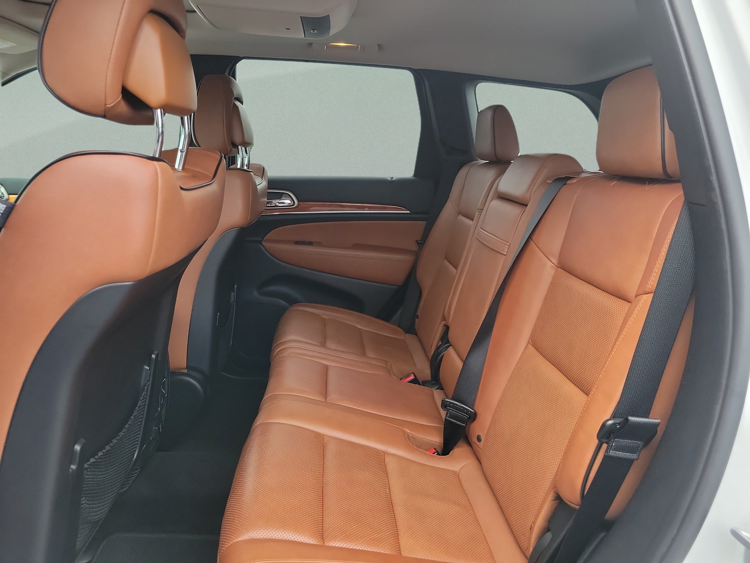 Used 2013 Jeep Grand Cherokee Overland AWD/4WD image 9