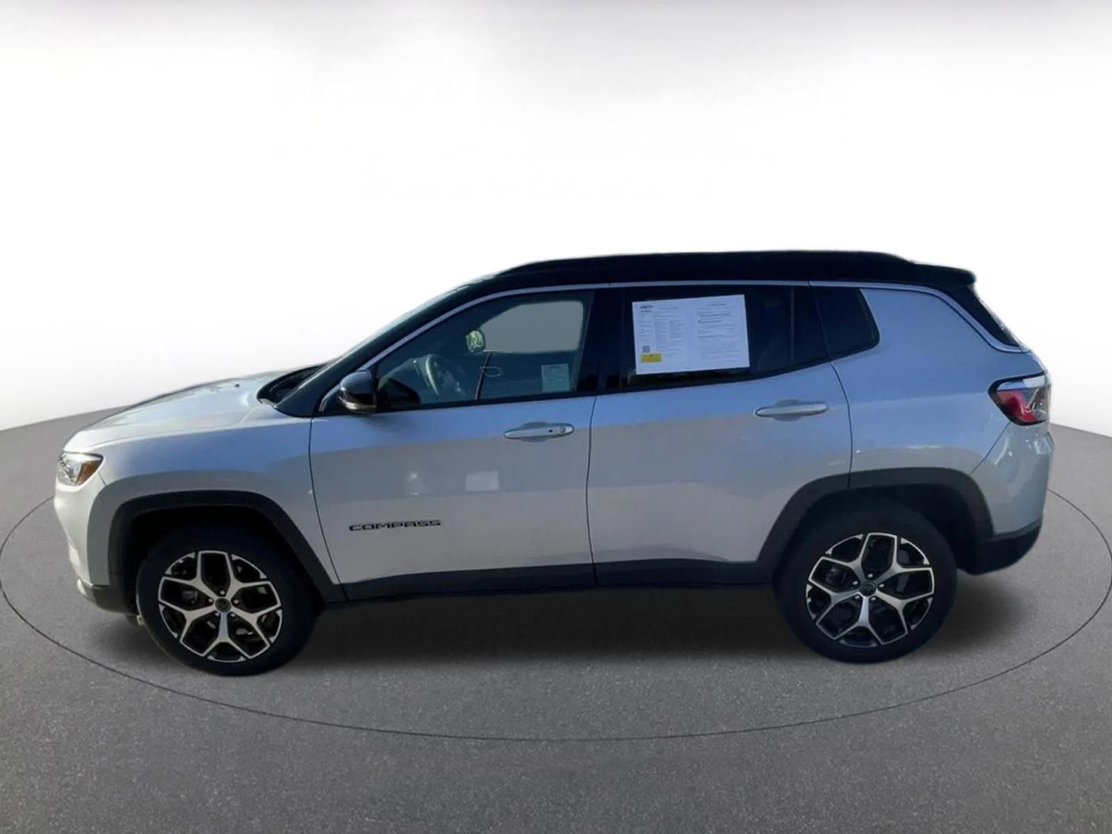 Used 2025 Jeep Compass Limited image 9