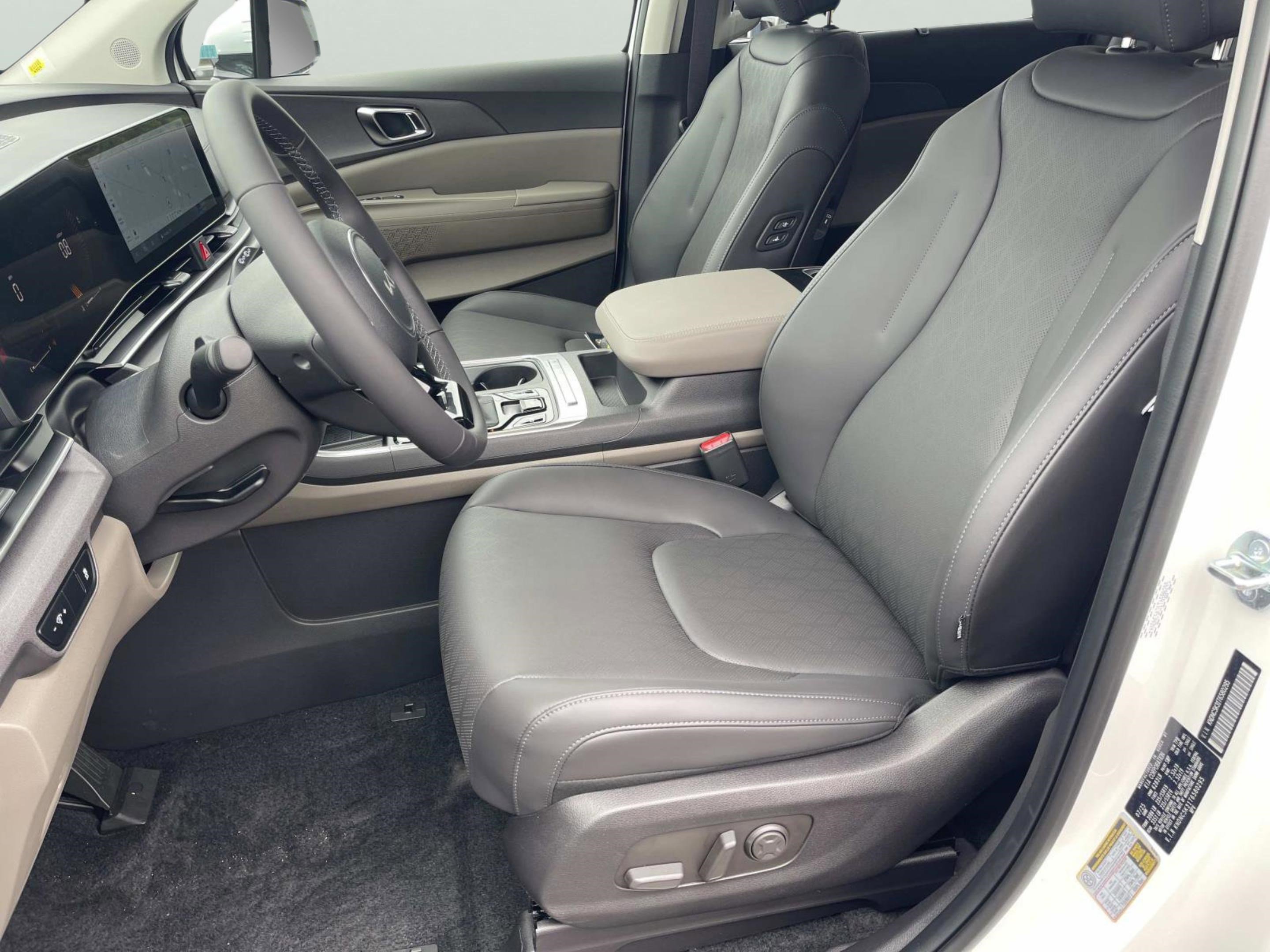 New 2026 Kia Carnival EX image 21