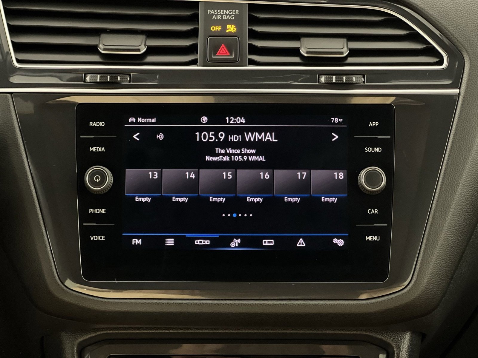 Used 2022 Volkswagen Tiguan SE image 18