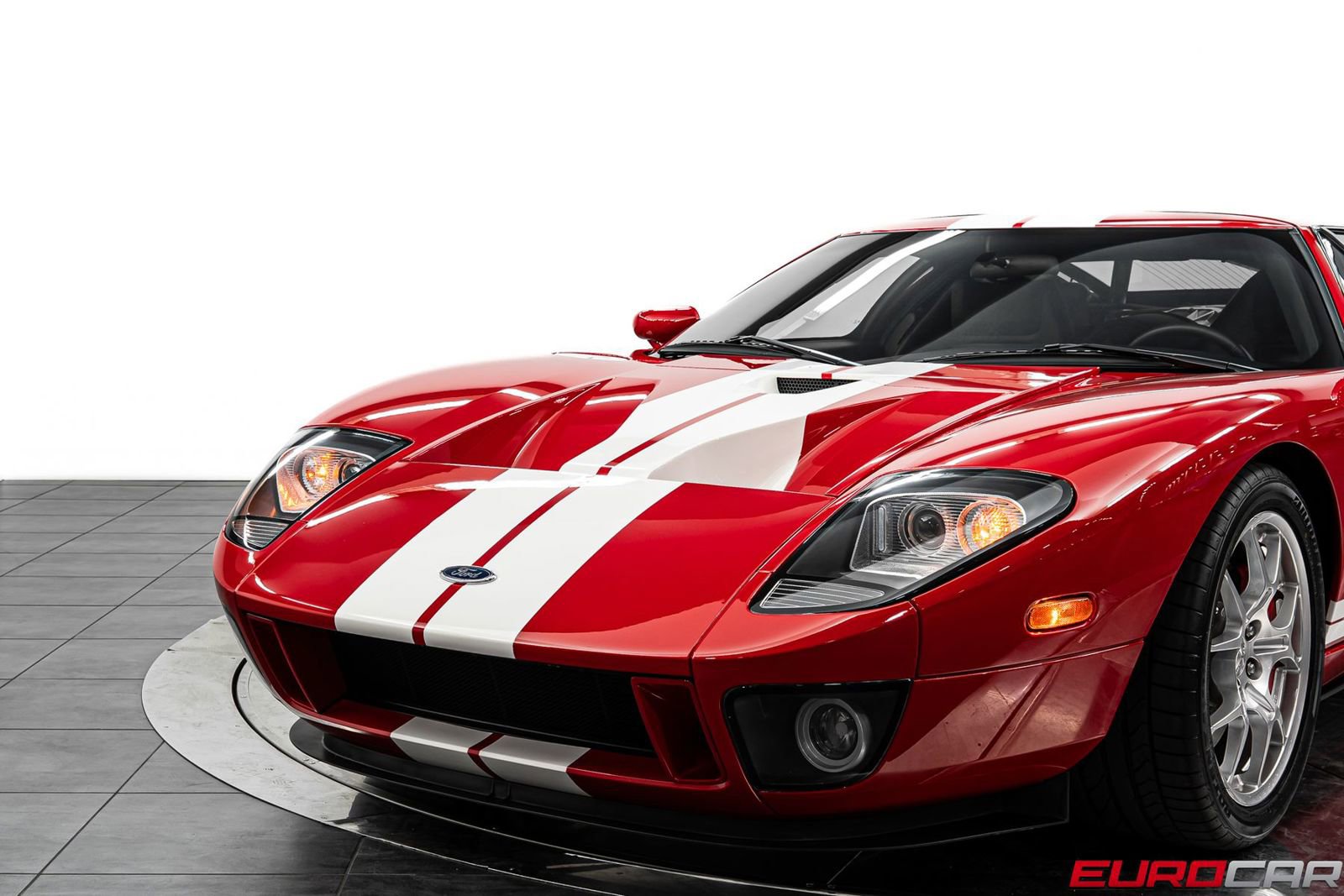 Used 2005 Ford GT RWD image 13