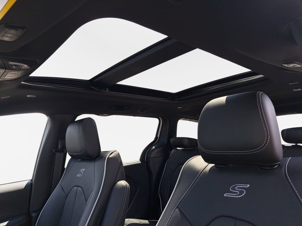 New 2027 Chrysler Pacifica Limited AWD/4WD image 31