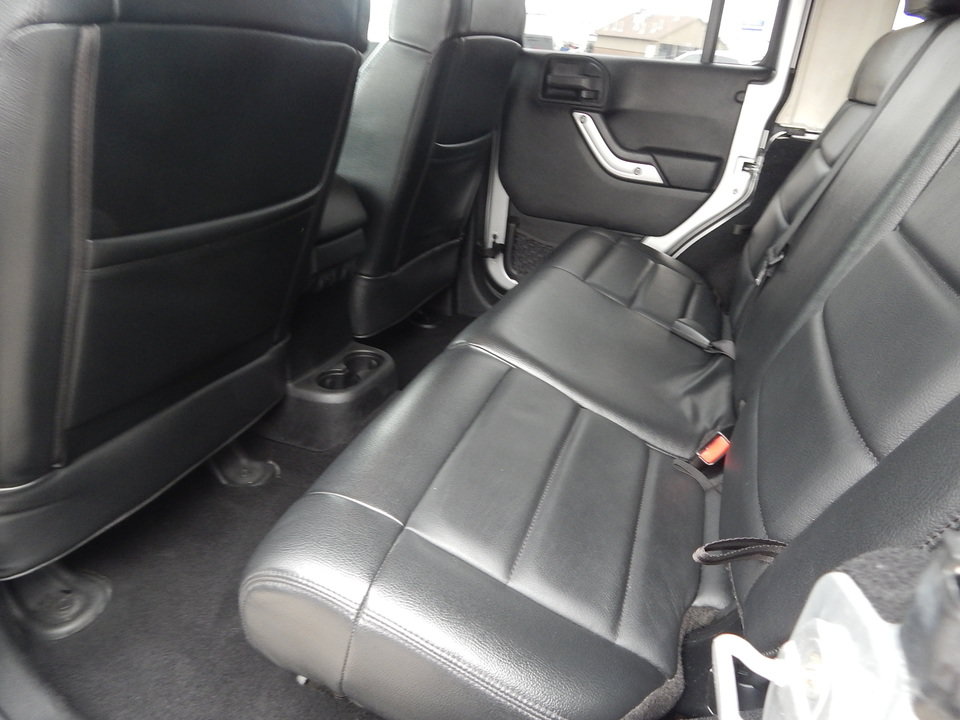 Used 2012 Jeep Wrangler Unlimited Sahara w/ Connectivity Group AWD/4WD image 11