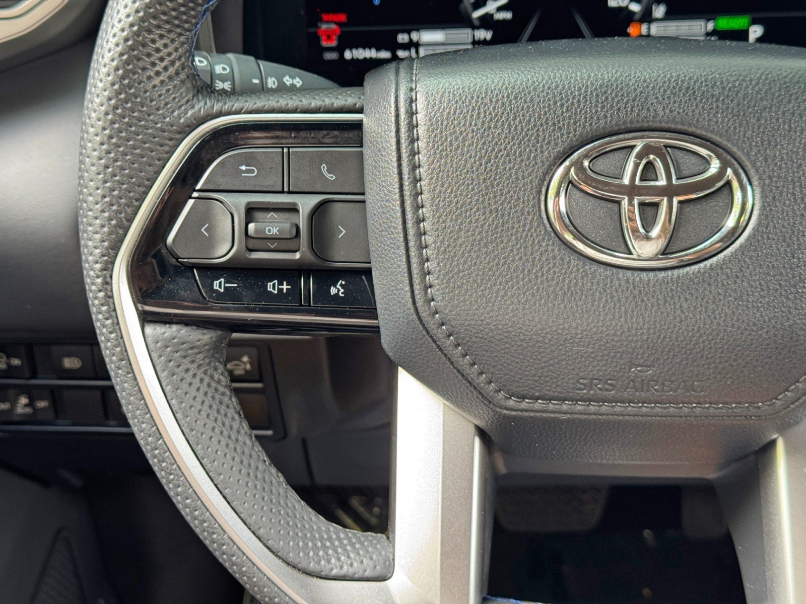 Used 2024 Toyota Sequoia Platinum AWD/4WD image 23