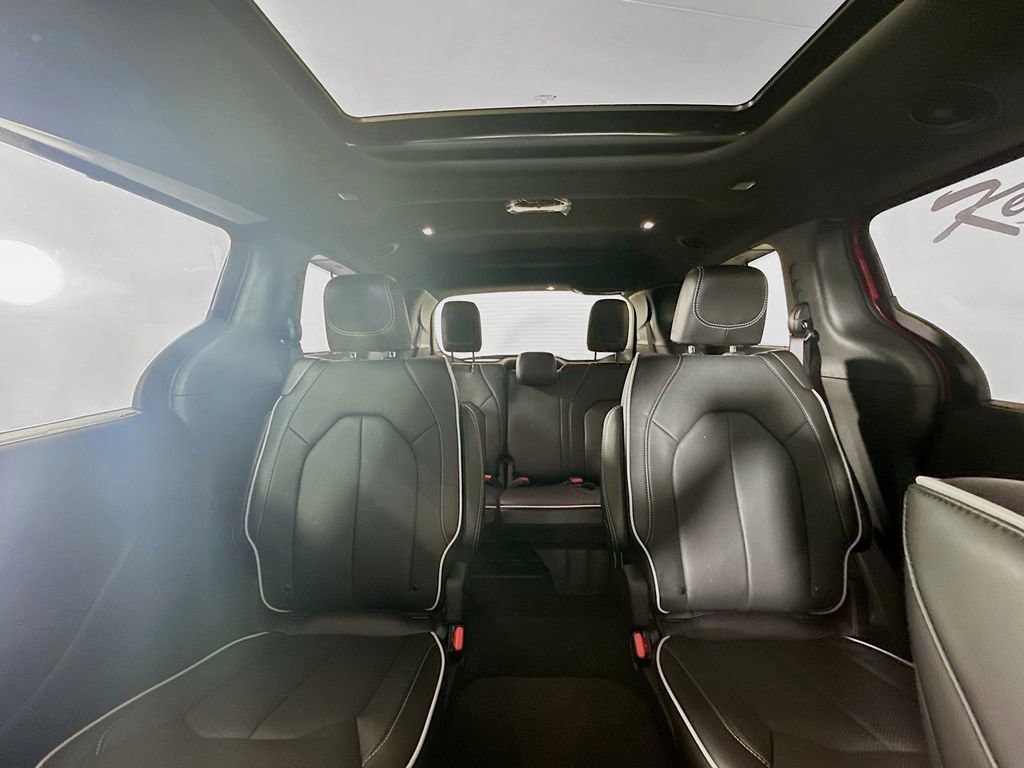 New 2026 Chrysler Pacifica Limited w/ Uconnect Theater Family Group image 10