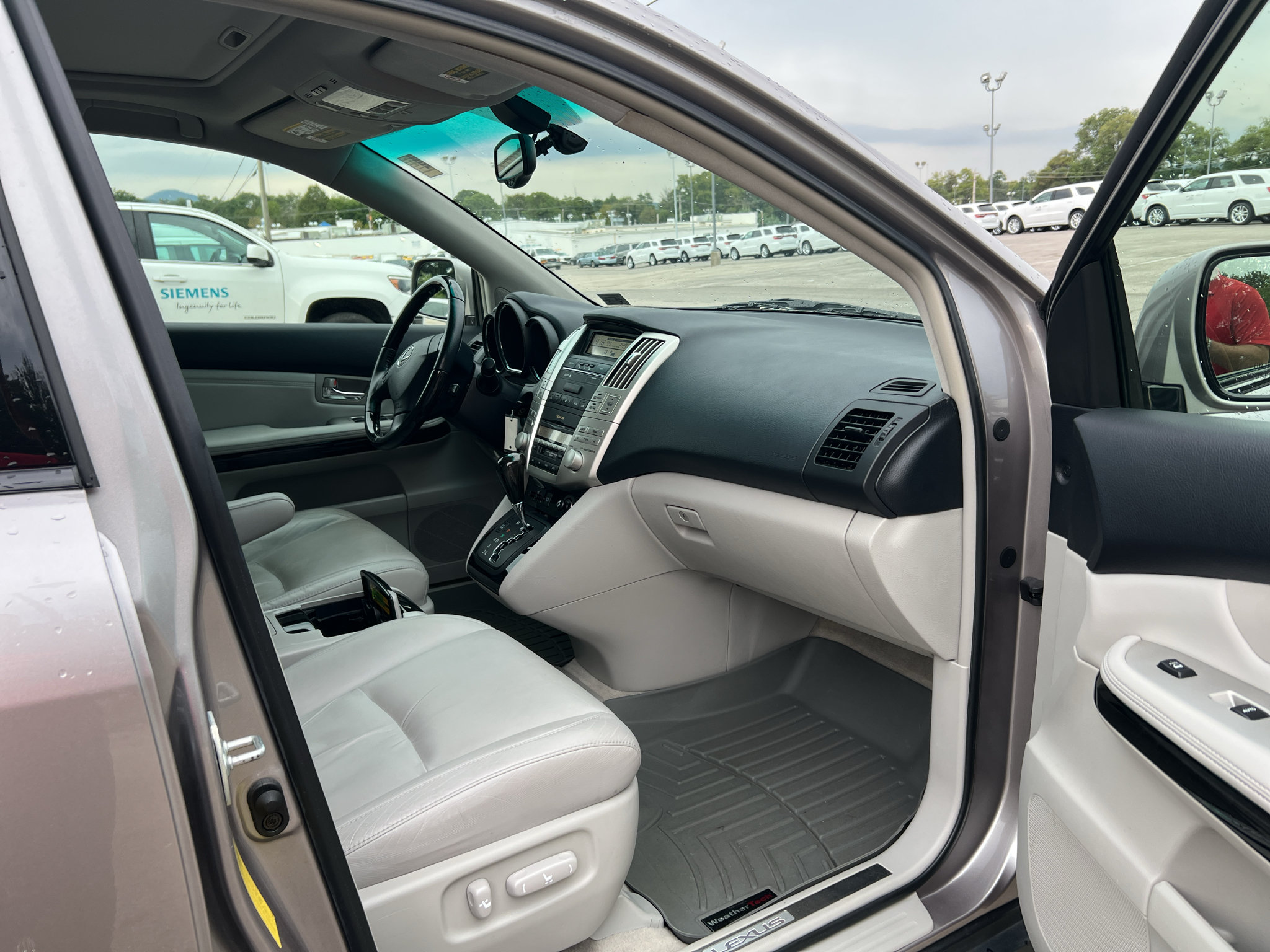 Used 2005 Lexus RX 330 FWD image 9