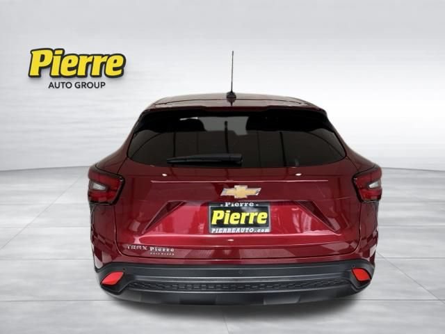 Used 2025 Chevrolet Trax LS w/ Driver Confidence Package FWD image 3