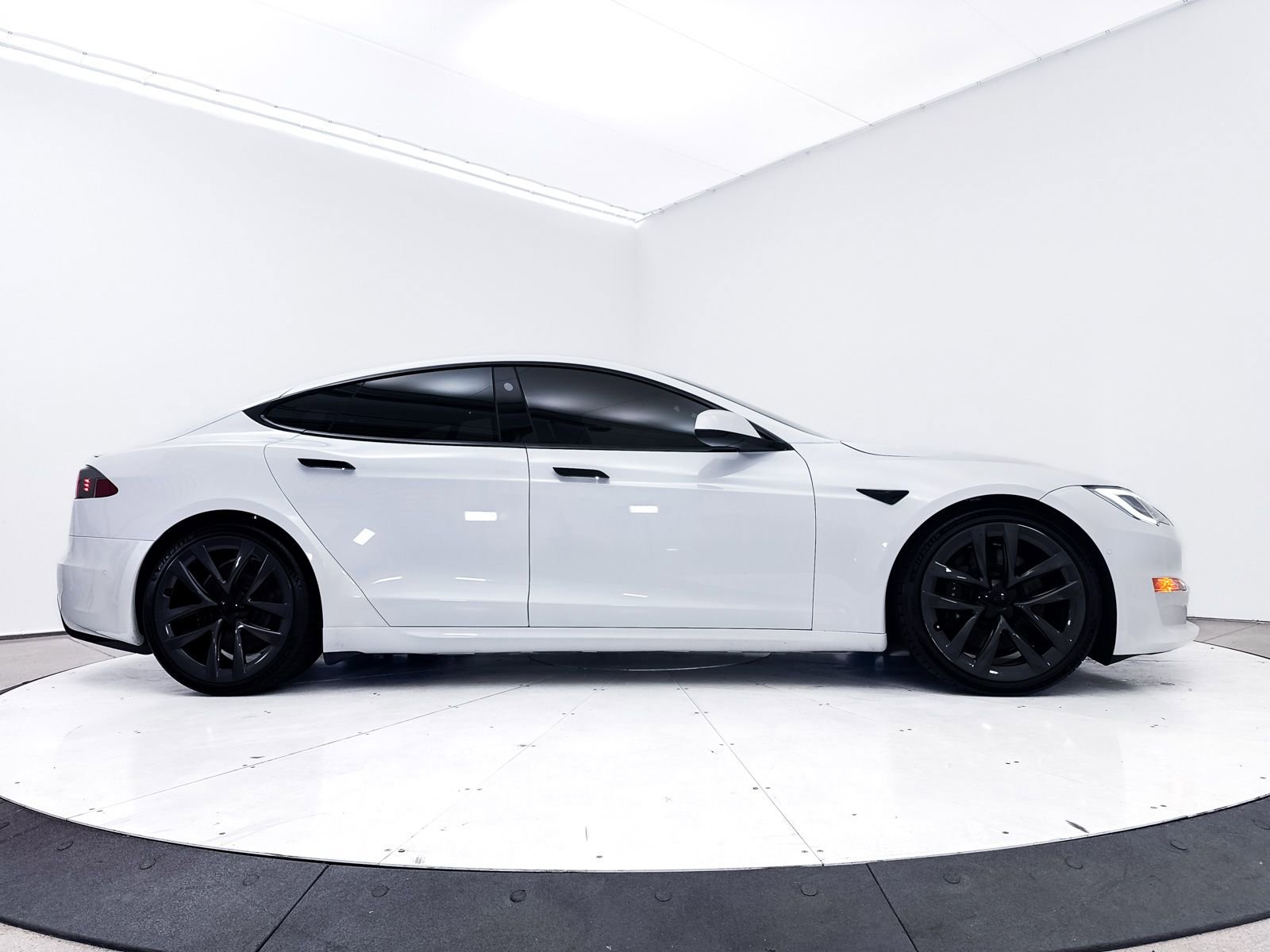 Used 2021 Tesla Model S Plaid image 41