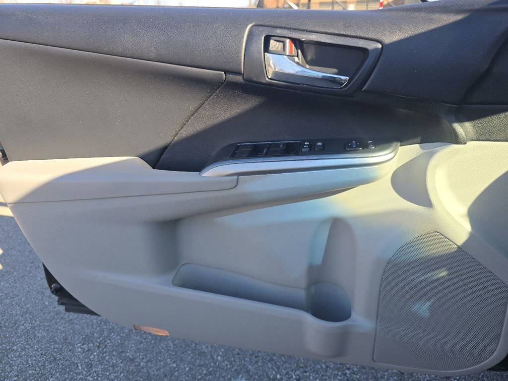 Used 2014 Toyota Camry LE image 21