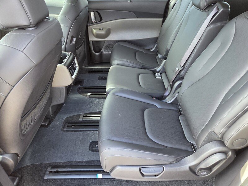 New 2026 Kia Carnival SX FWD image 8