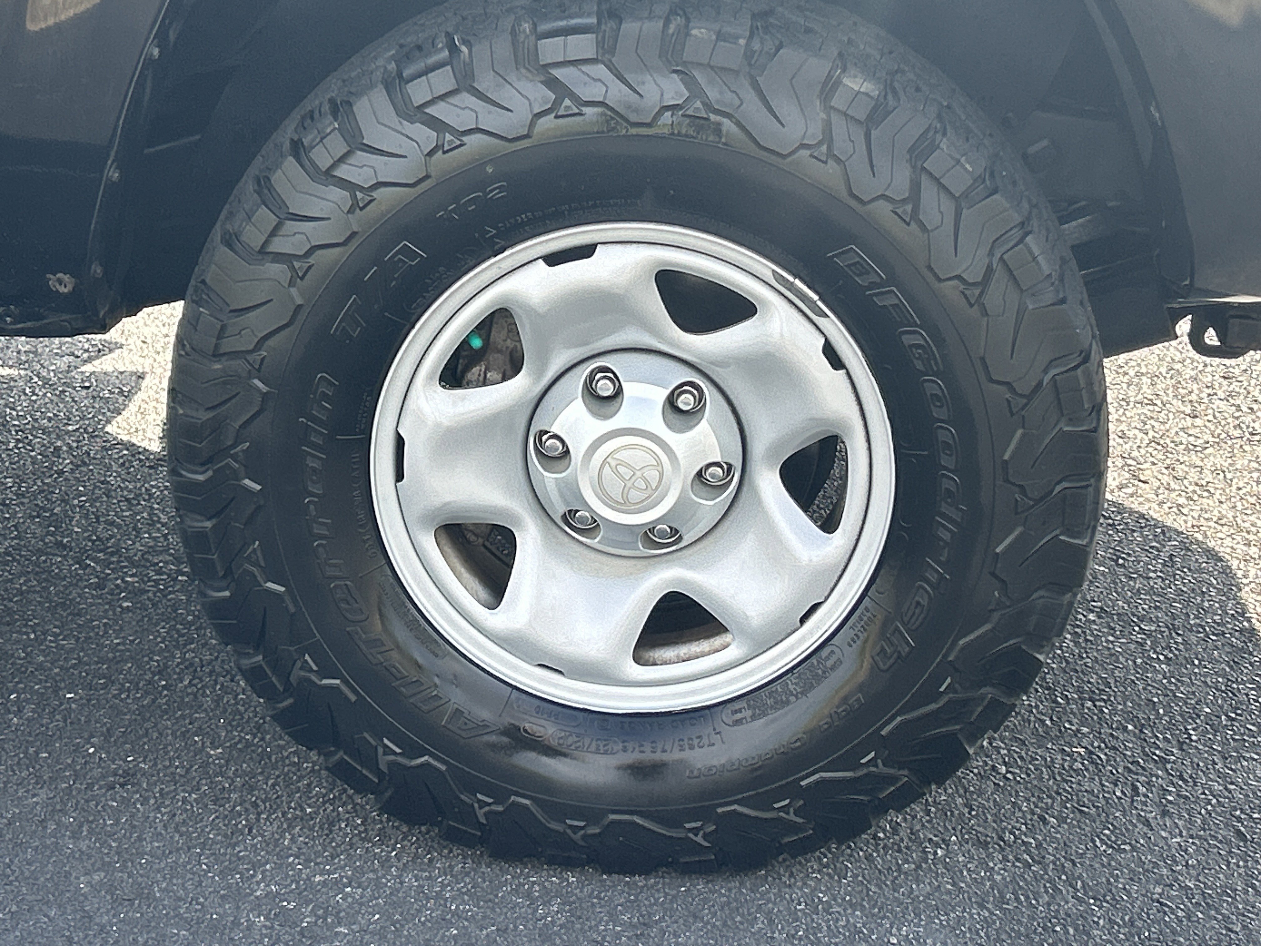 Used 2020 Toyota Tacoma SR image 33