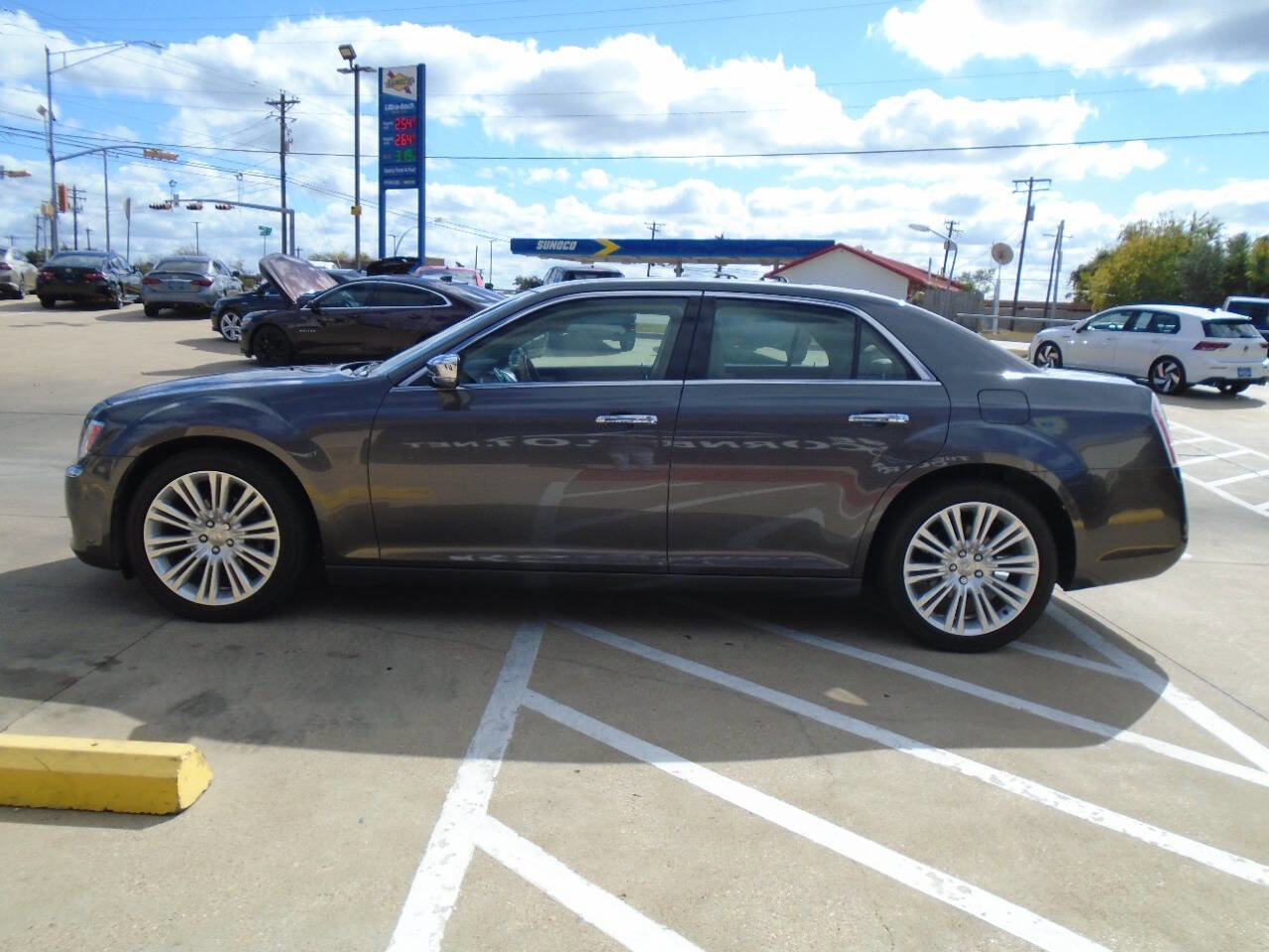 Used 2014 Chrysler 300 C w/ Beats Audio Group image 4