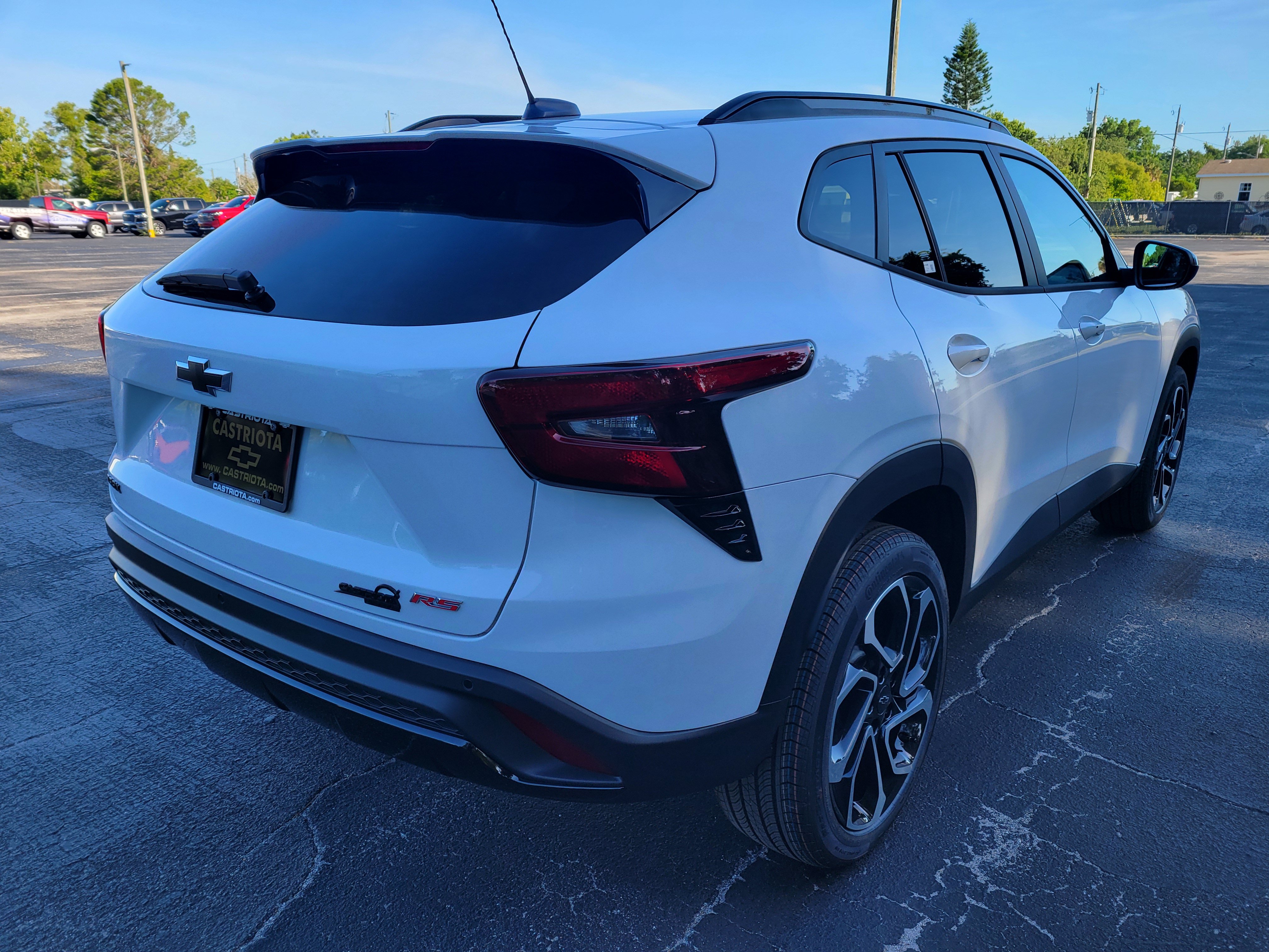 New 2026 Chevrolet Trax RS w/ Sunroof Package FWD image 5