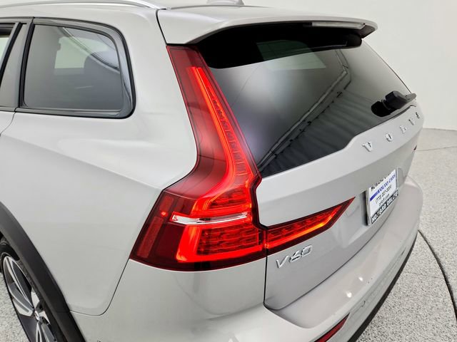 Certified 2025 Volvo V60 B5 Cross Country Plus image 33