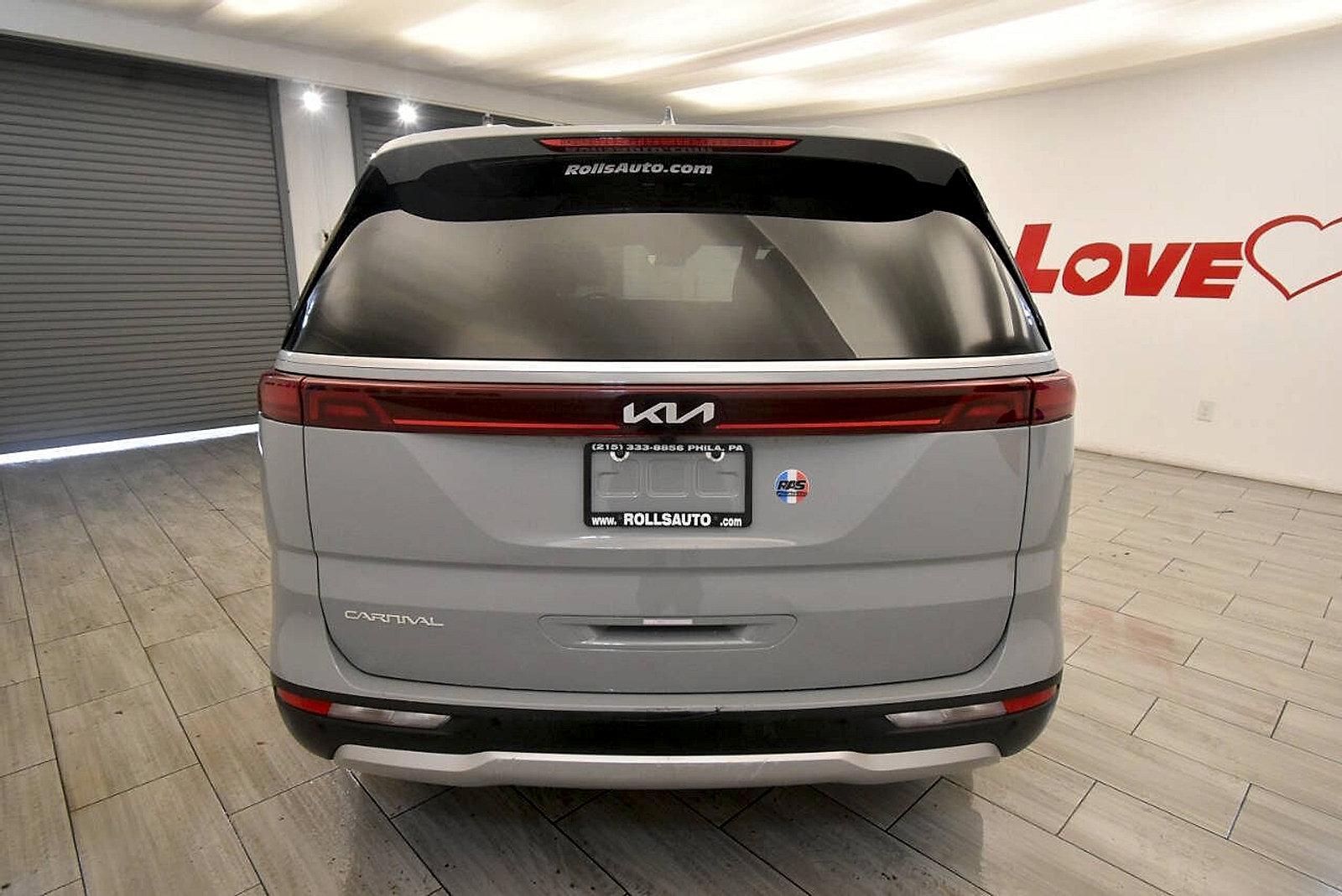 Used 2024 Kia Carnival EX FWD image 4