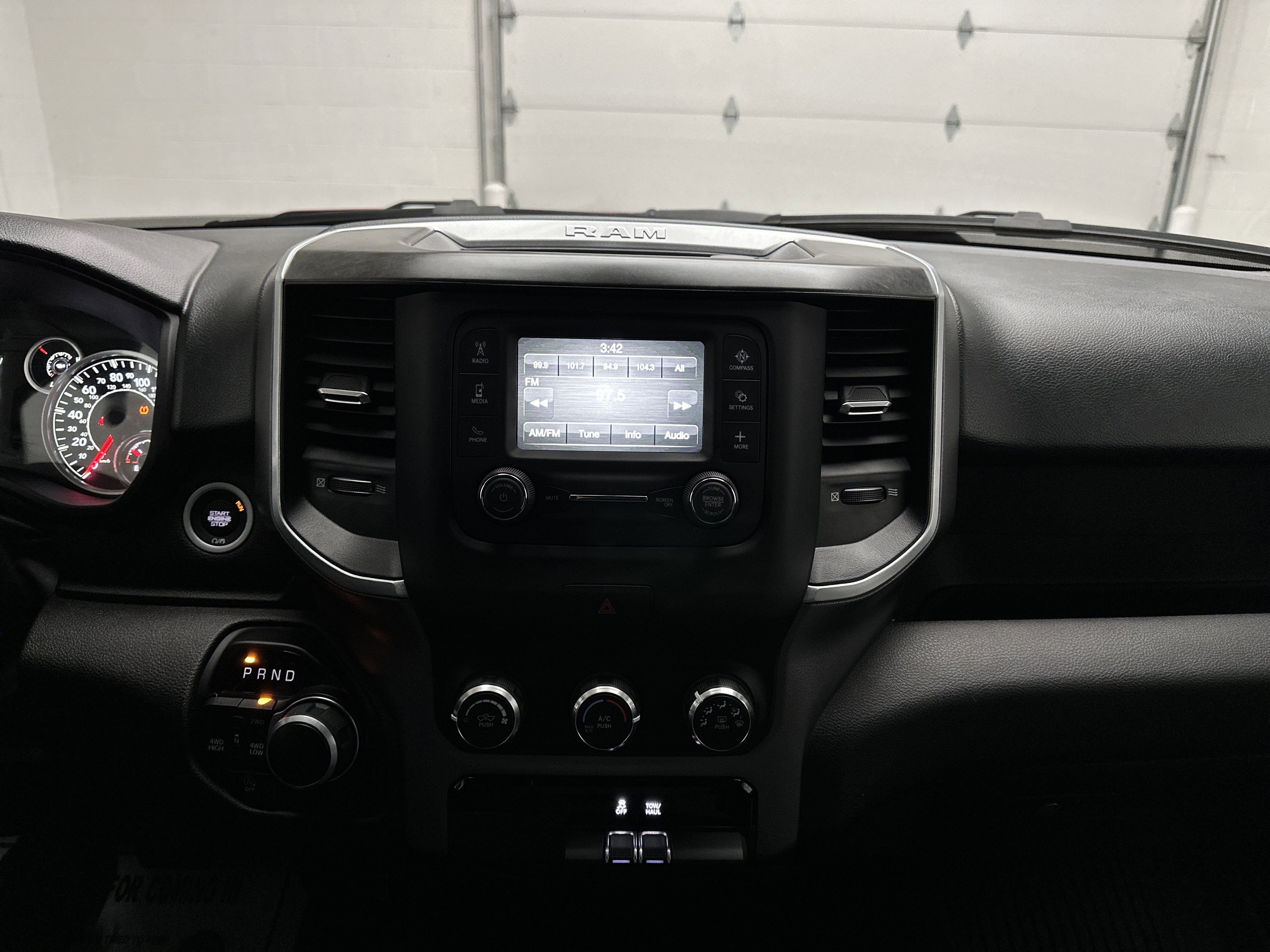 Used 2023 RAM 1500 Big Horn image 28