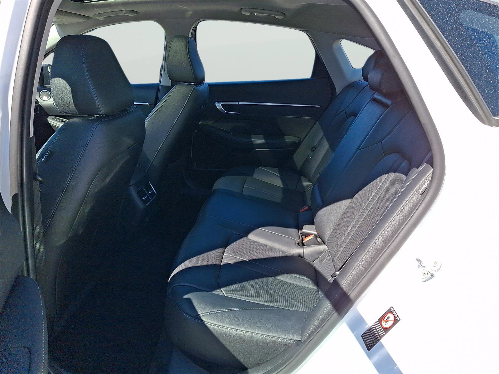 Used 2022 Hyundai Sonata Limited w/ Preferred Accessory Package image 10