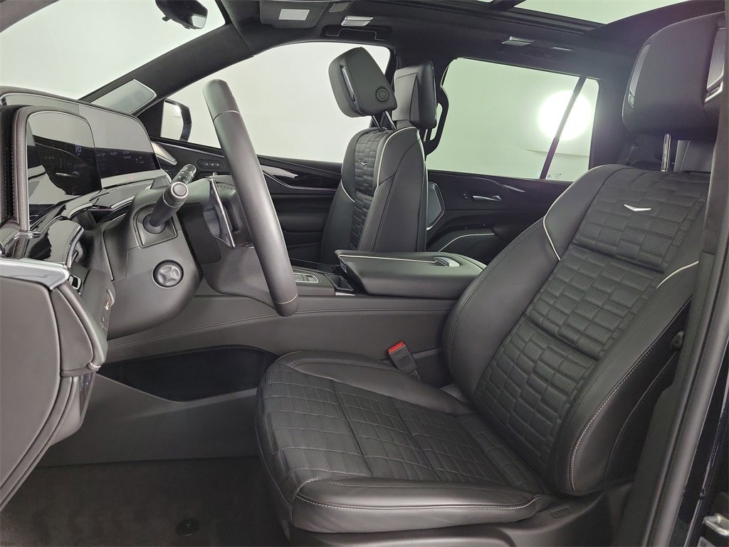 Certified 2024 Cadillac Escalade V w/ Heavy-Duty Trailer Package image 17