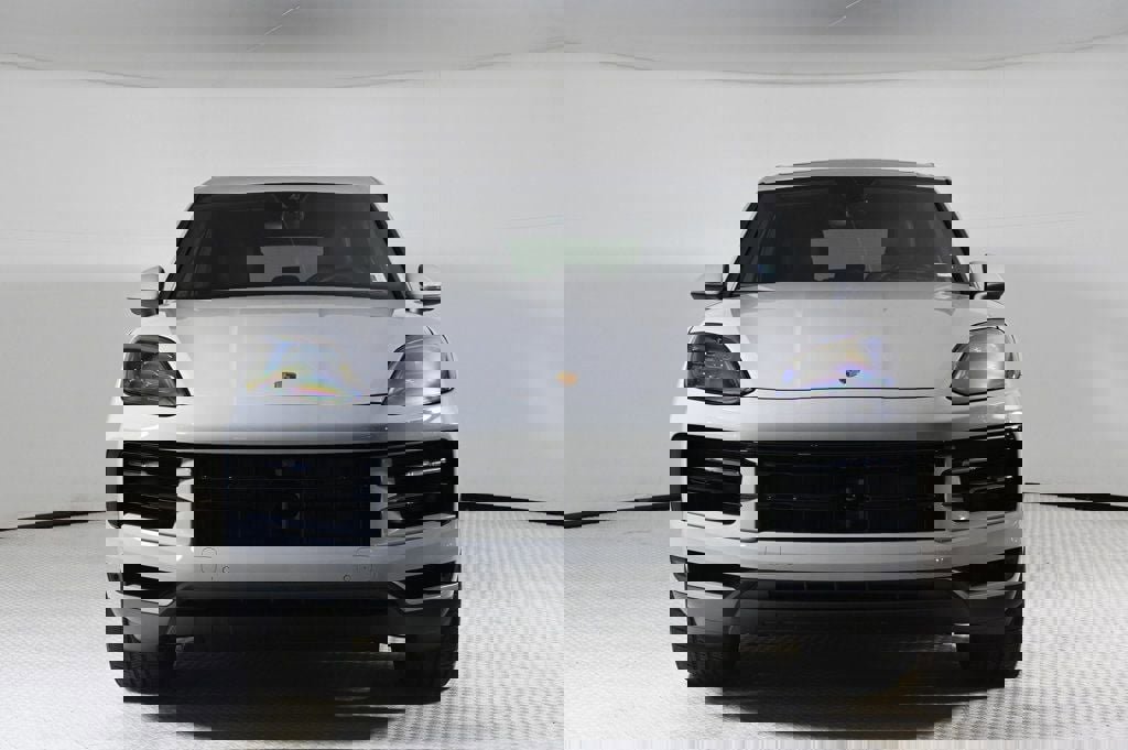 Certified 2025 Porsche Cayenne S image 10