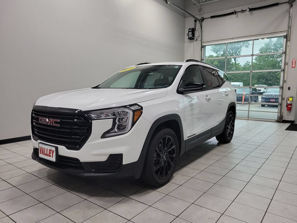 Used 2023 GMC Terrain SLE w/ Driver Convenience Package AWD/4WD image 7