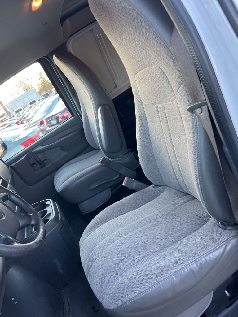 Used 2015 Chevrolet Express 2500 RWD image 12