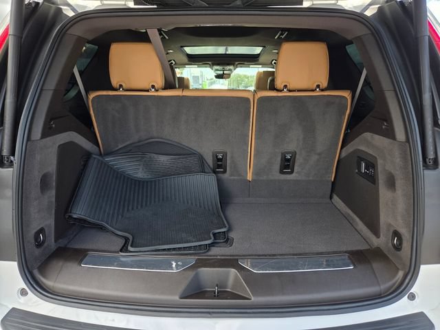 Used 2023 Cadillac Escalade Premium Luxury AWD/4WD image 16