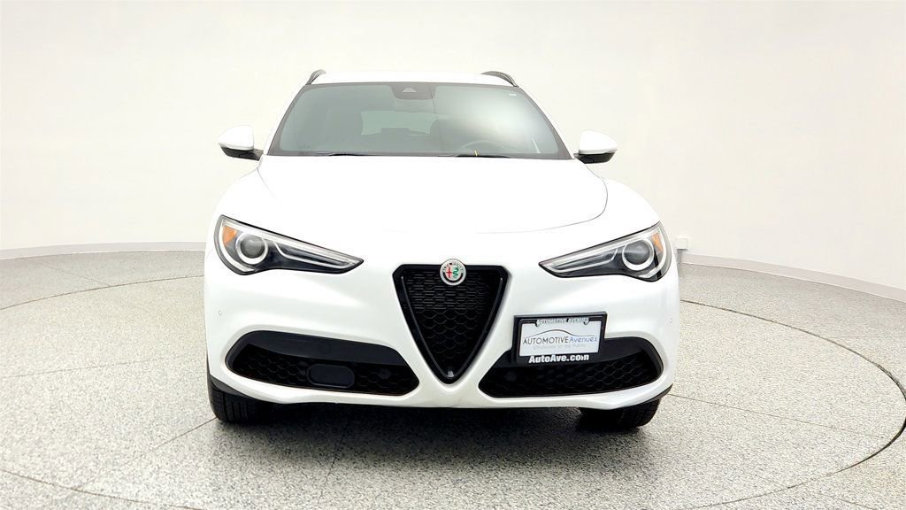 Used 2022 Alfa Romeo Stelvio Sprint image 2