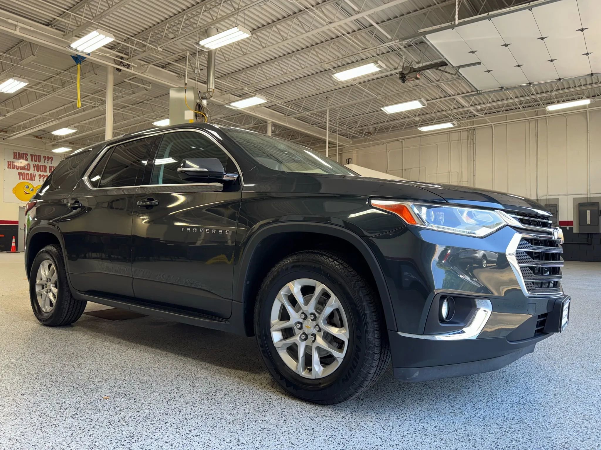 Used 2018 Chevrolet Traverse LT image 1