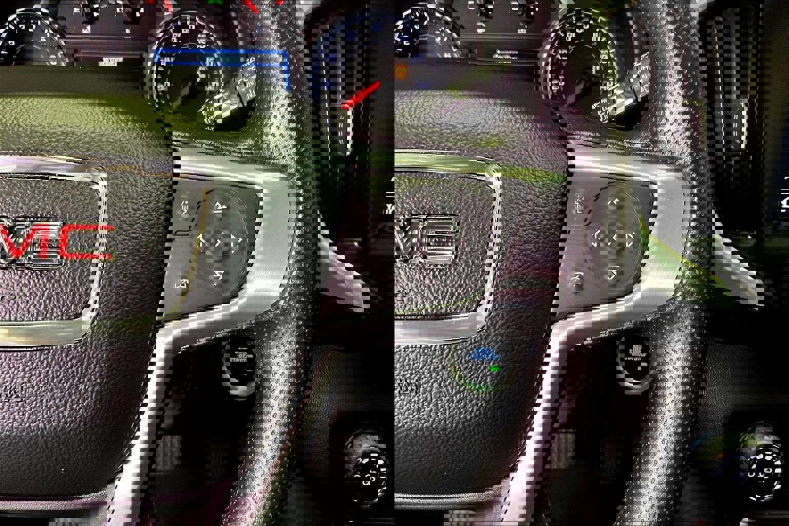 Used 2024 GMC Terrain SLE image 12