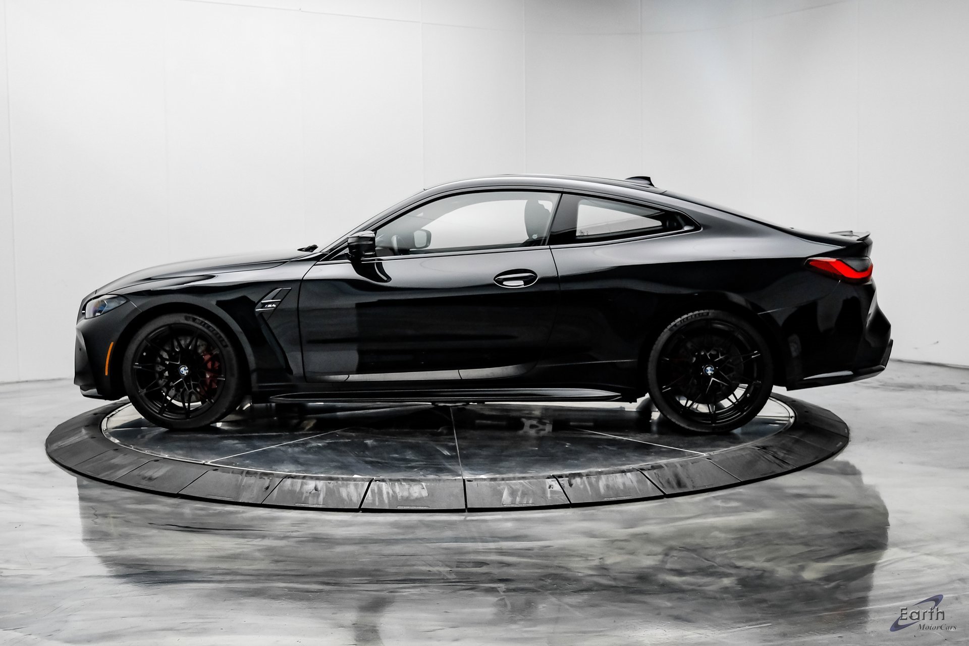 Used 2021 BMW M4 Coupe w/ Executive Package image 5