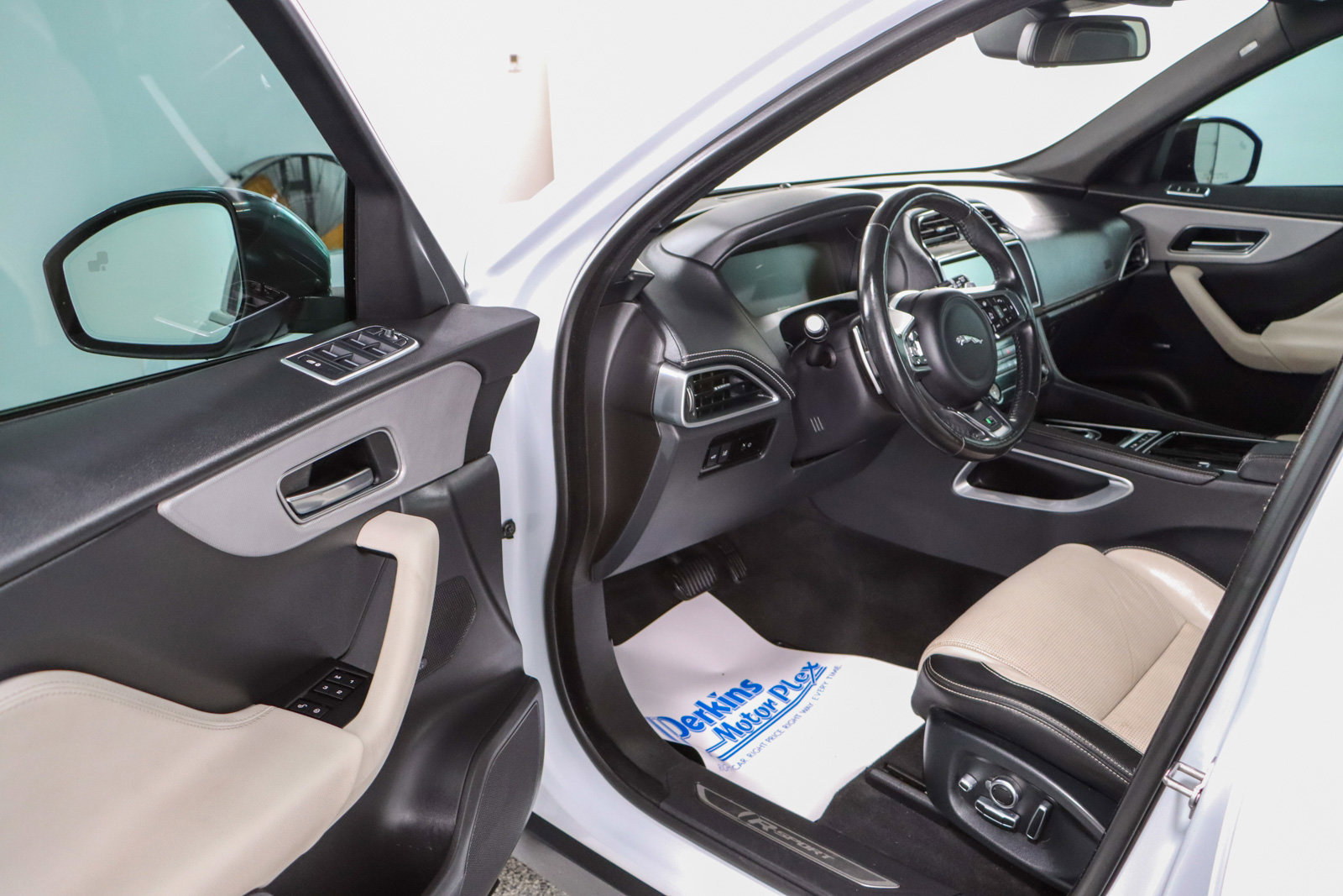 Used 2018 Jaguar F-PACE R-Sport AWD/4WD image 3