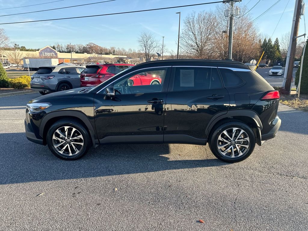 Used 2025 Toyota Corolla Cross XLE image 4